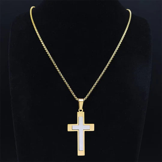 Collar de Cruz con Marco Dorado